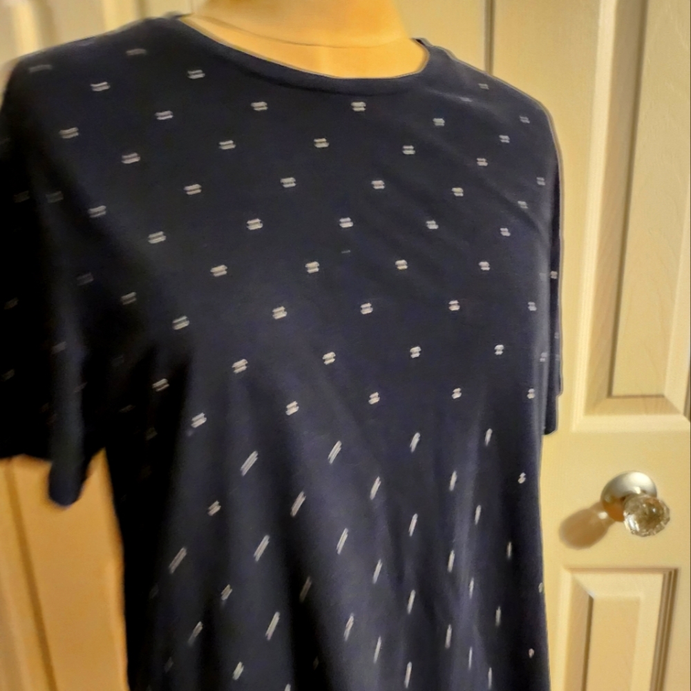 NWOT old navy men's anchor print tee. Medium,  navy blue